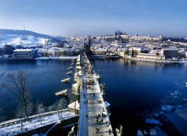 Karlv most, Hradany a Petn