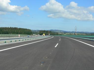 Pohled na dokončený most ve směru do Prahy. Zdroj: www.ceskedalnice.cz